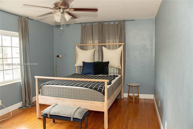 Building Photo - 233 Madeira Ave