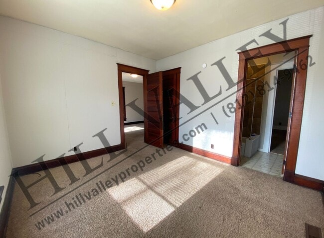 Building Photo - Three Bedroom Home