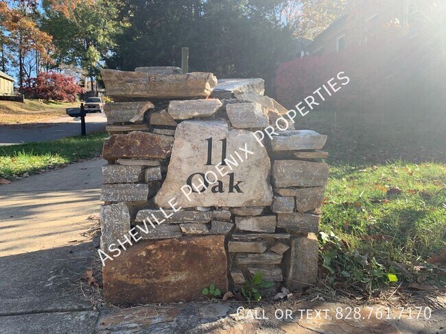 Building Photo - 11 Enka Oak St