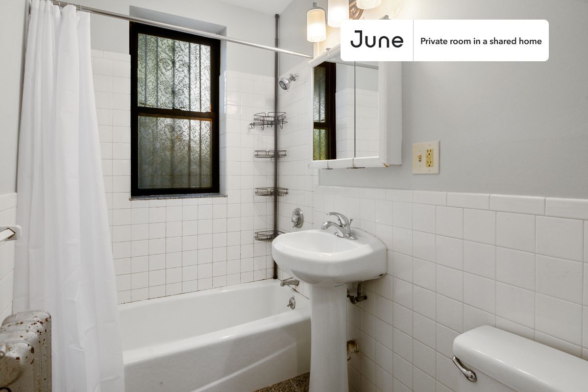 Building Photo - Room in Shared 4 bed/1 bath home