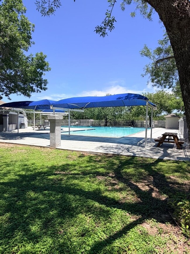 Building Photo - 7423 Corian Park Dr