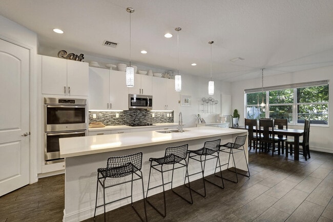 Building Photo - 100 NW 69th Cir