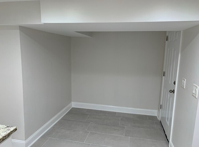 Building Photo - 5123 N Bernard St