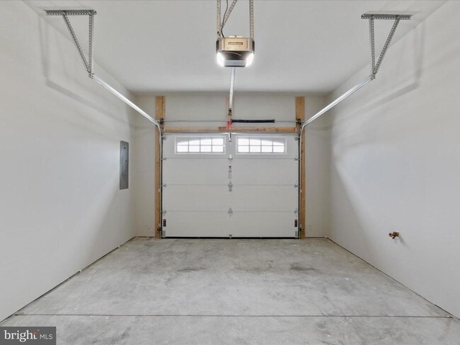 Building Photo - 129 Delano Dr