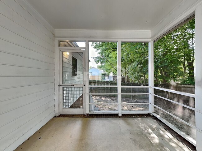Building Photo - 3109 Southampton Dr