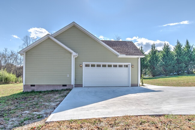 Building Photo - 265 Lewis Creek Dr