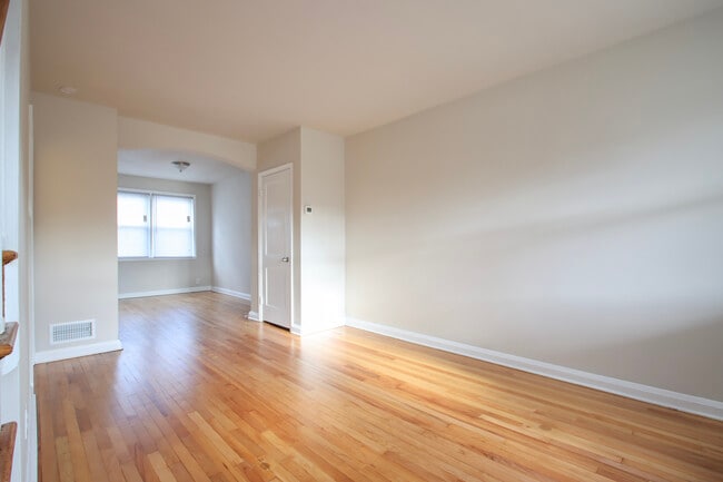 Building Photo - 6816 Eastbrook Ave