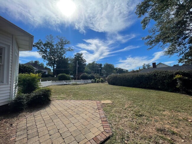 Building Photo - Updated 3/2 House in Old East Rome $1,895