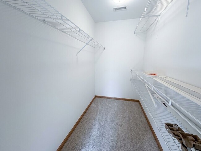 Building Photo - 2943 Stonewater Dr