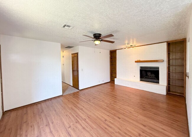 Primary Photo - $500 OFF MOVE IN SPECIAL | Duplex in Centr...