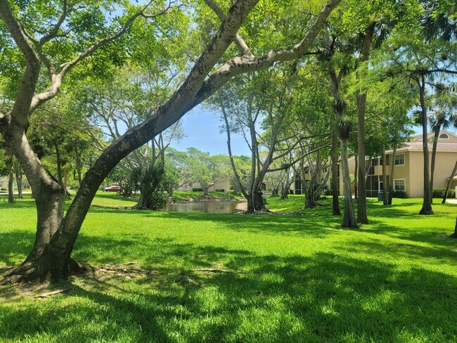 Building Photo - 611 Cypress Lake Blvd