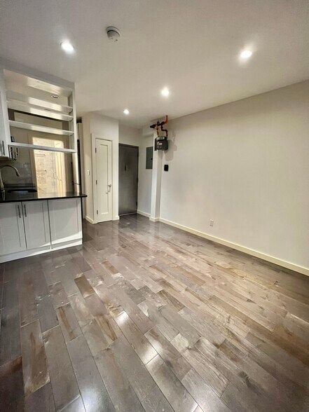 Building Photo - 328 E 59th St