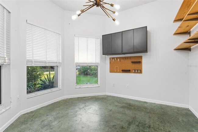 Building Photo - 7 Deerwood St