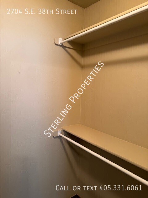 Building Photo - 2704 SE 38th St