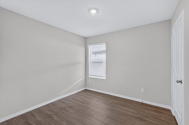 Building Photo - 1153 Northfield Dr