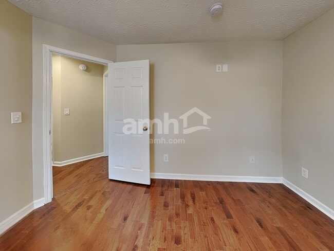 Building Photo - 2820 Wadley Ln