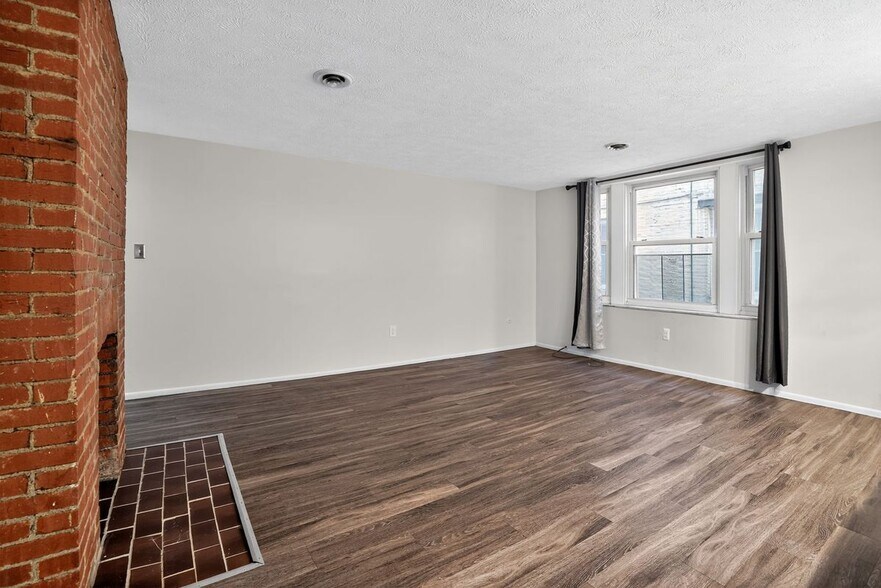 Building Photo - 5523 Ellsworth Ave