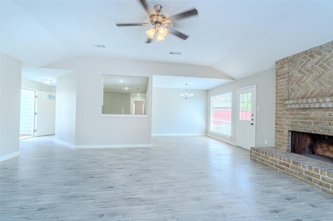 Building Photo - 2714 Flintrock Cir