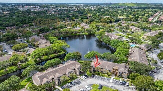 Building Photo - 660 Cypress Club Way