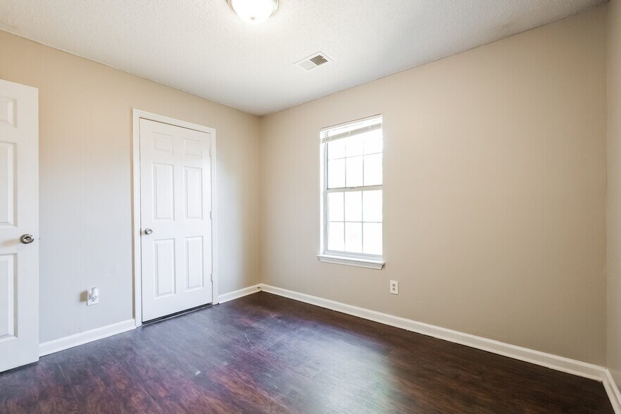 Building Photo - 3230 Pearce Ct