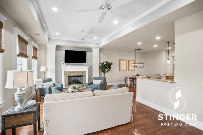 Building Photo - 700 Bay St