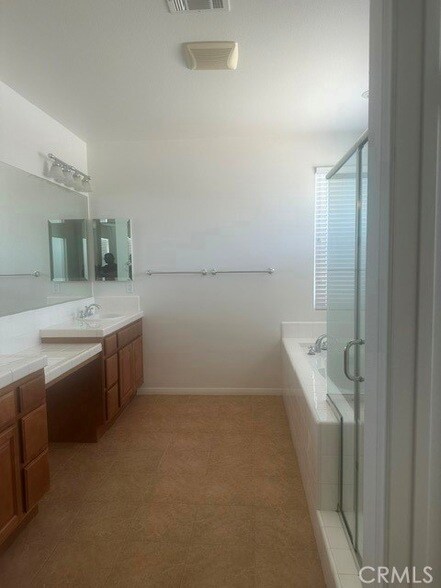 Building Photo - 13029 Hillhaven Ct