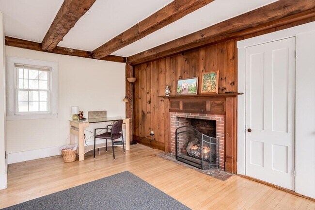 Building Photo - 5 McDaniel Rd