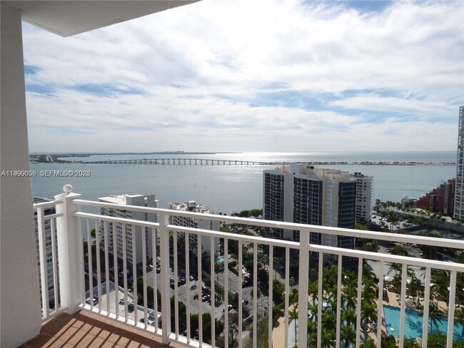 Building Photo - 185 SE 14th Terrace