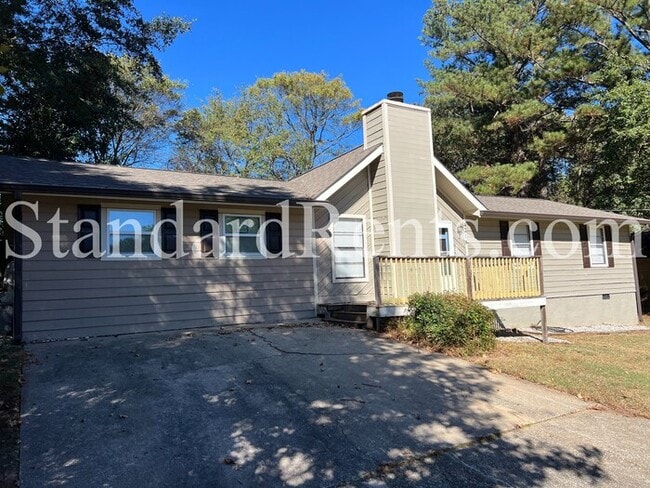 Primary Photo - Ranch with Large Yard!