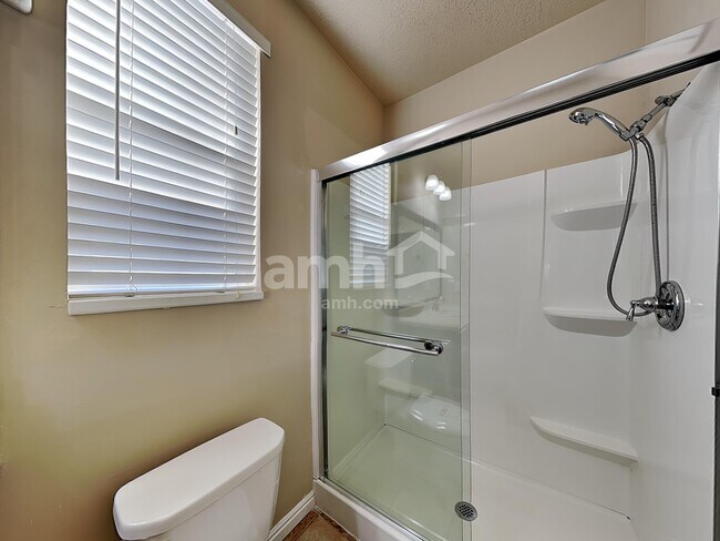 Building Photo - 738 Skipton Dr W