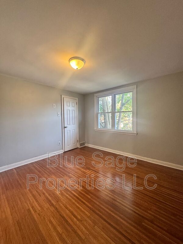 Building Photo - 2304 Bond Ave