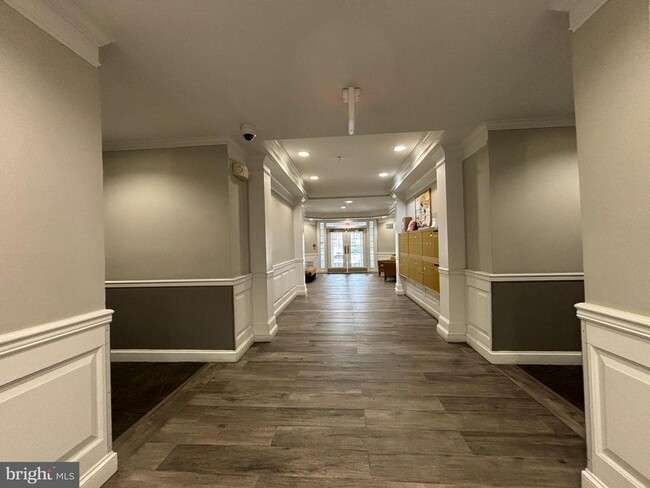 Building Photo - 8181 Carnegie Hall Ct