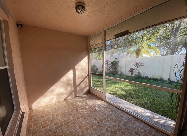 Building Photo - 300 NE 42nd St