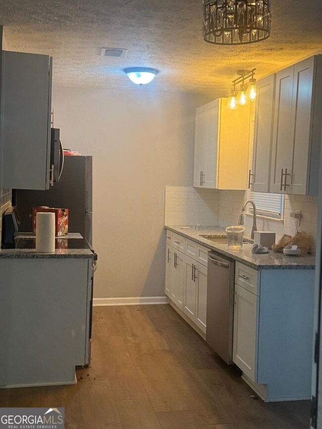 Building Photo - 1996 Cleburne Pkwy