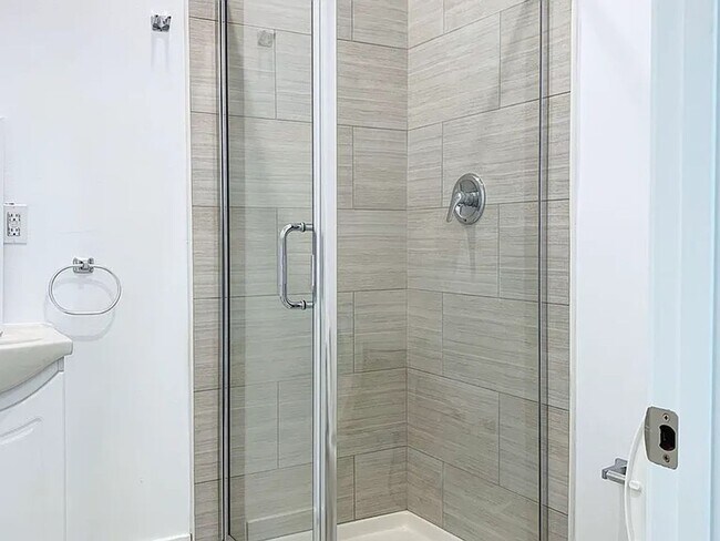 Building Photo - Soho Partners 1235