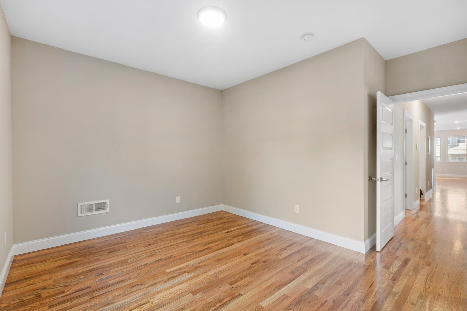 Master Bedroom - 68 W 52nd St