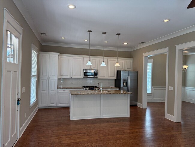 Building Photo - Lexington - Saluda River Club-Offering Self Guided Tour with RENTLY!