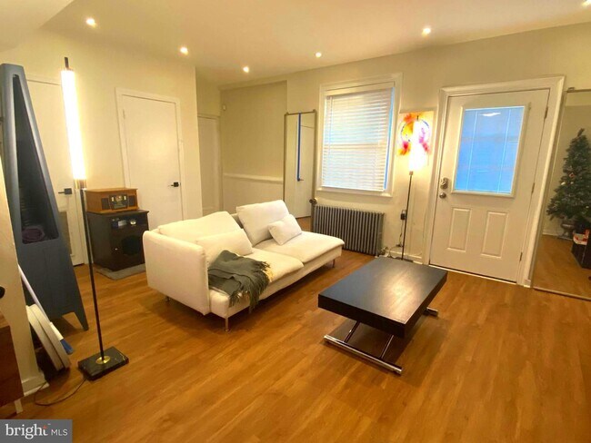 Building Photo - 903 S Frederick St