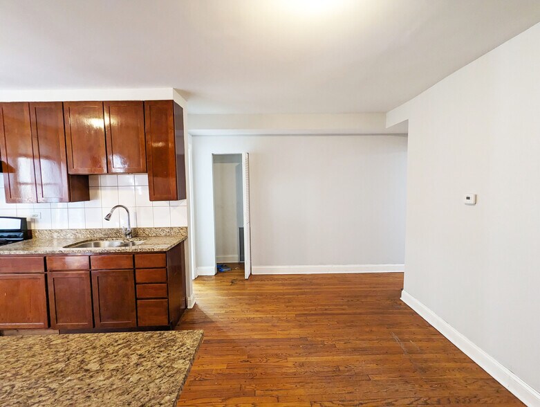 Building Photo - 5029 N Harding Ave