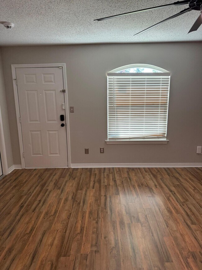 Building Photo - 38 Ruby Cir