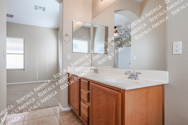 Building Photo - 17033 W Sonora St