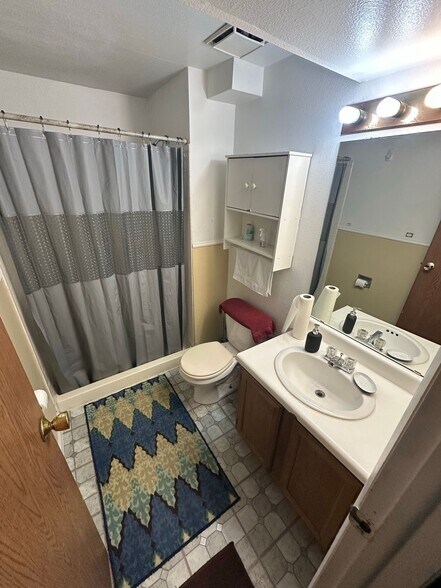 Building Photo - 5145 Alturas Cir