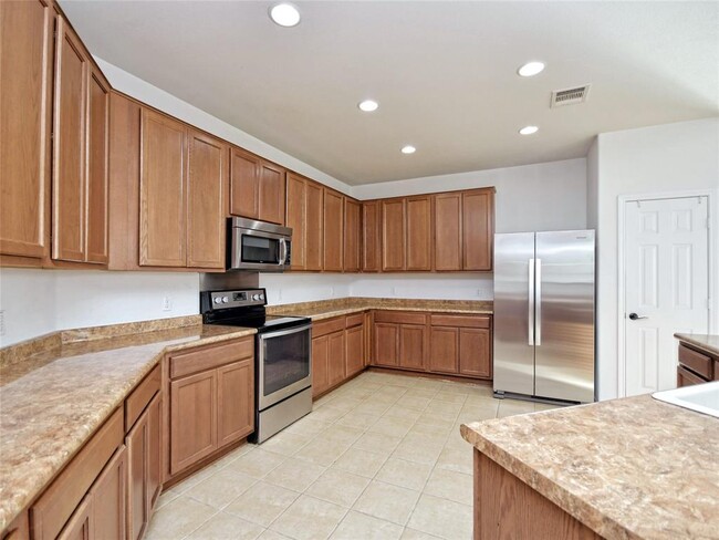 Building Photo - 501 Willow Walk Dr