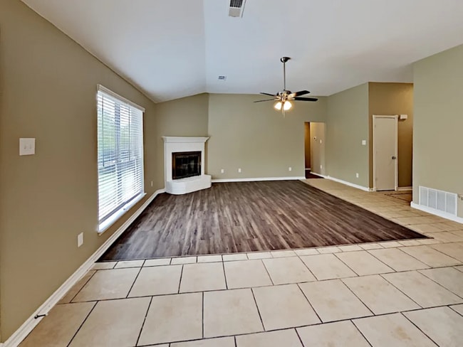 Building Photo - 807 W Lonesome Dove Trail