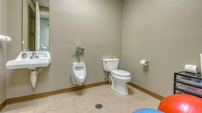 Building Photo - 235 Cocoanut Ave