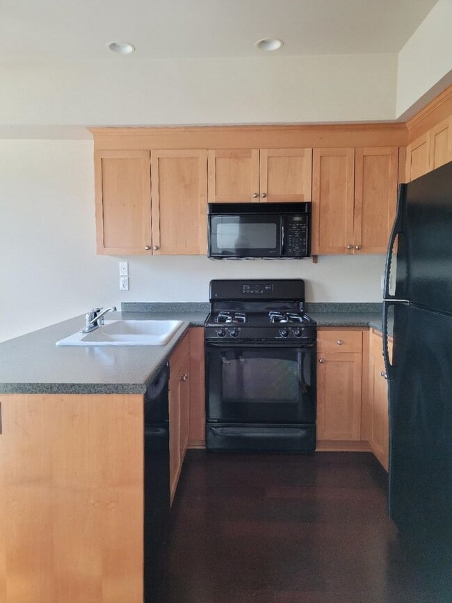 Building Photo - 2 Bedroom in the Heart of Poulsbo