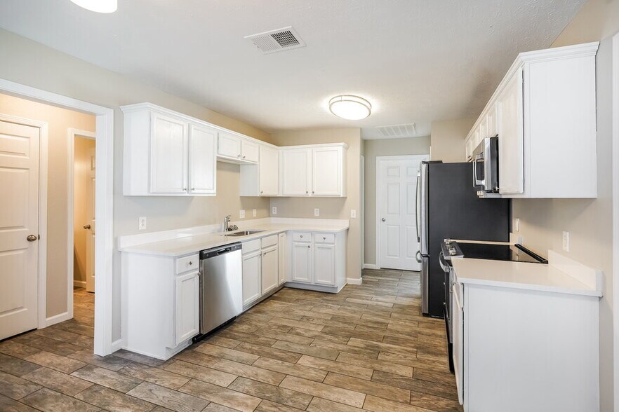 Building Photo - 1312 S Hampton Ct