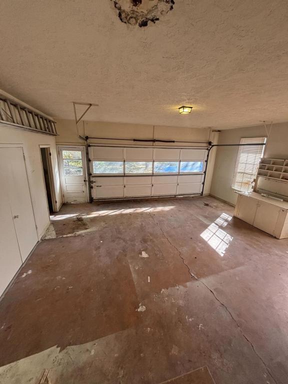 Building Photo - 909 E 1st St