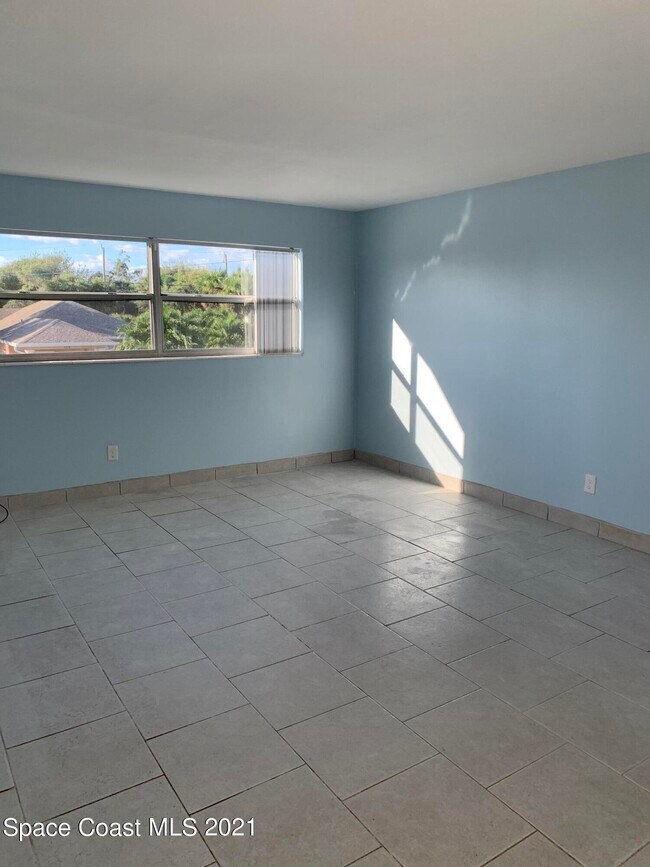 Building Photo - 302 Lincoln Ave