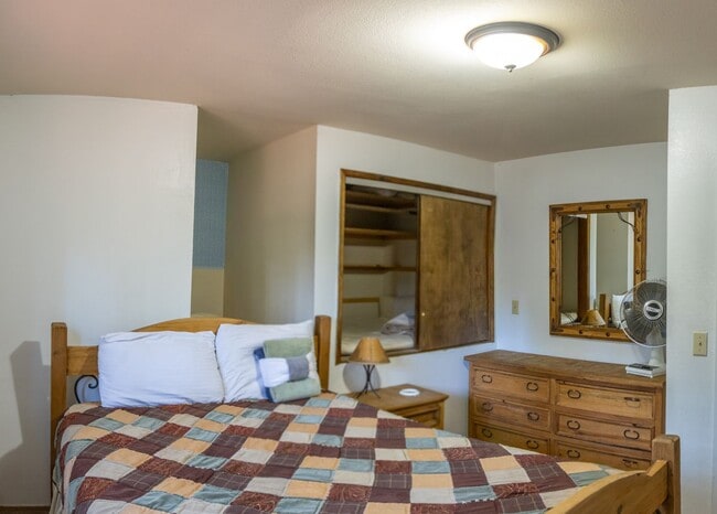 Building Photo - Lovely, quiet neighborhood off North Upper Truckee in S. Lake Tahoe